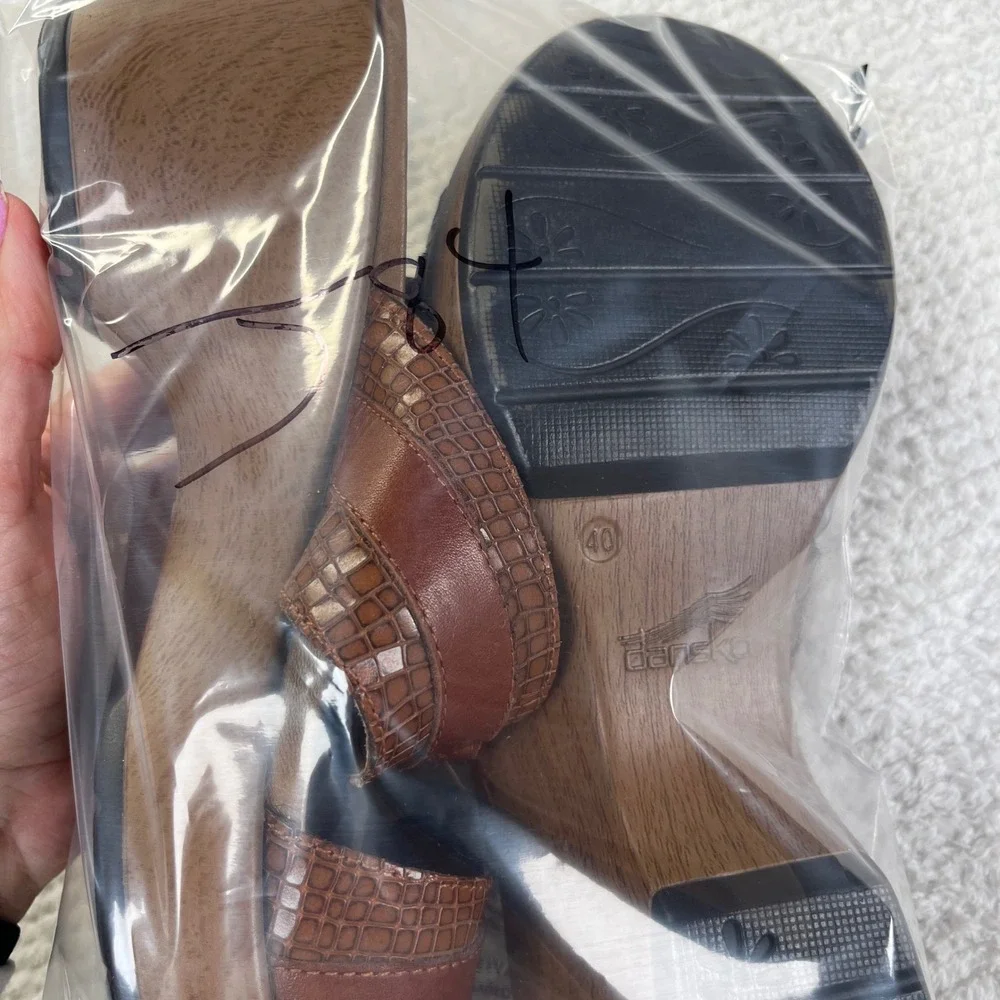 Dansko Brown Croc Embossed Leather Wedge Sandals Buckle Slide Clogs Womens 40